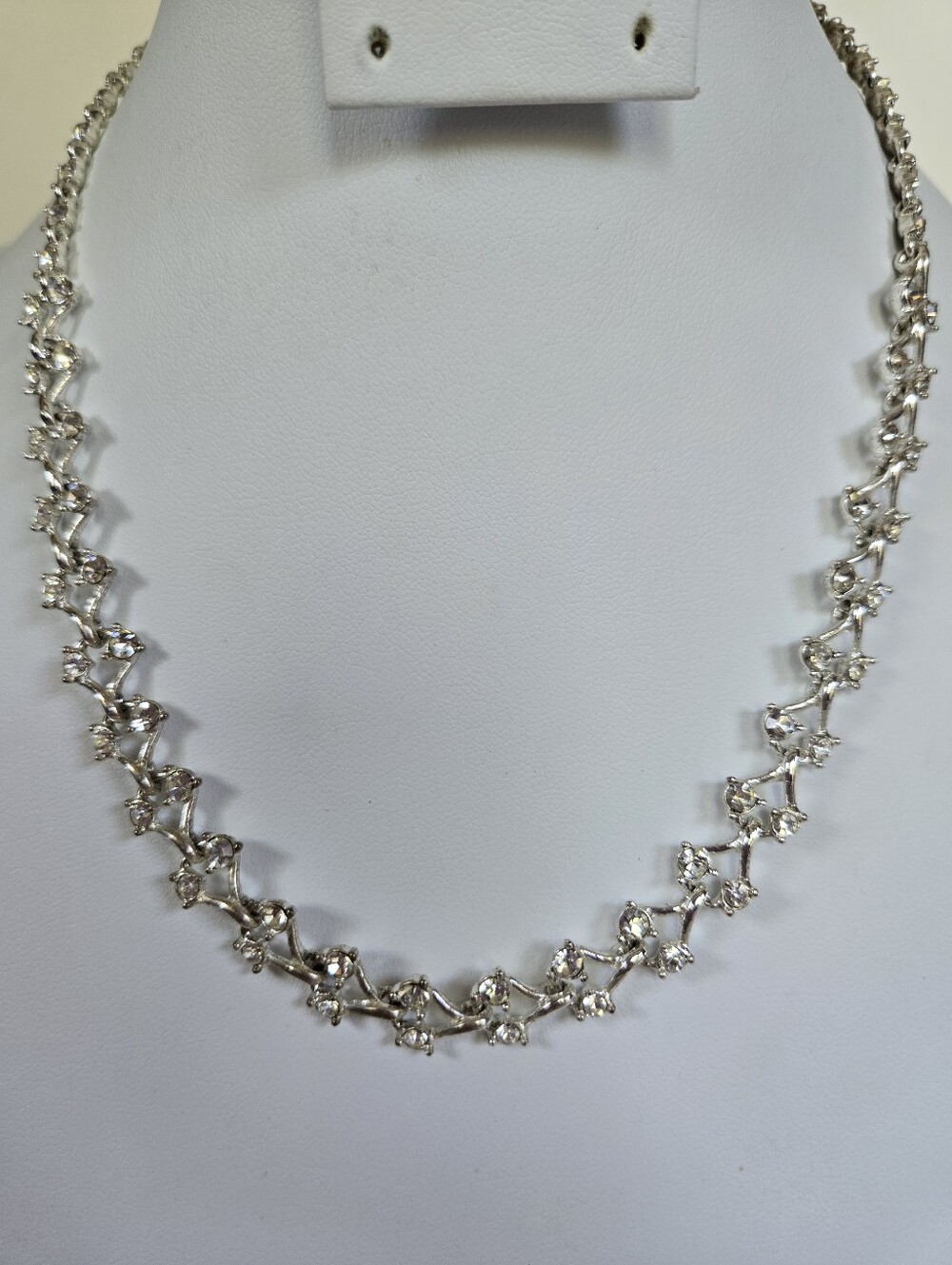 N-107-Silver Tone Sparkling Crystals Floral Link Statement Necklace